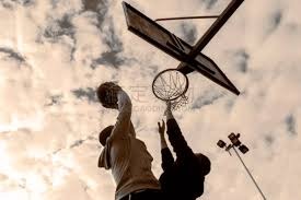 棒球博弈论：两好球后投手投出内角近身球的战略威慑力